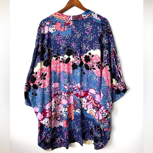 Victoria’s Secret floral kimono coverup - Picture 5 of 7